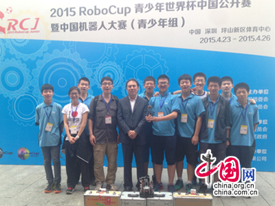 大连八中机器人代表队获得2015青少年机器人